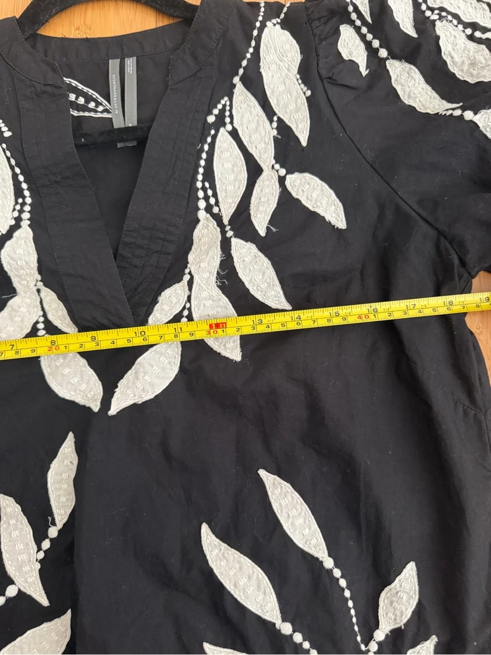 Anthropologie Black Puff Sleeve V-Neck Top with White Leaf Embroidery small